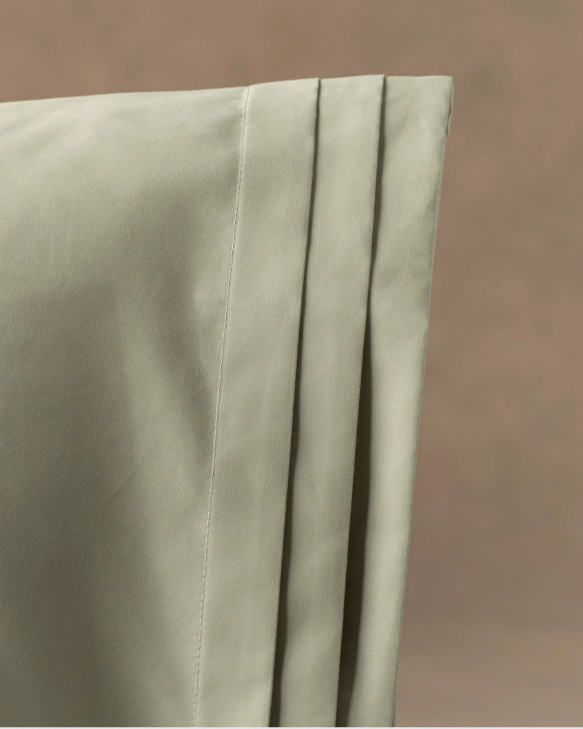 Tailored pleats, hidden closures