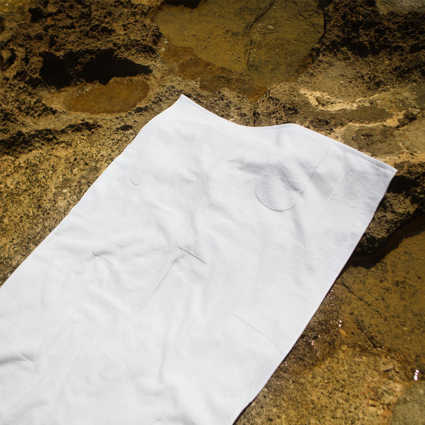 The Pool Towel - Snow White - Juniper