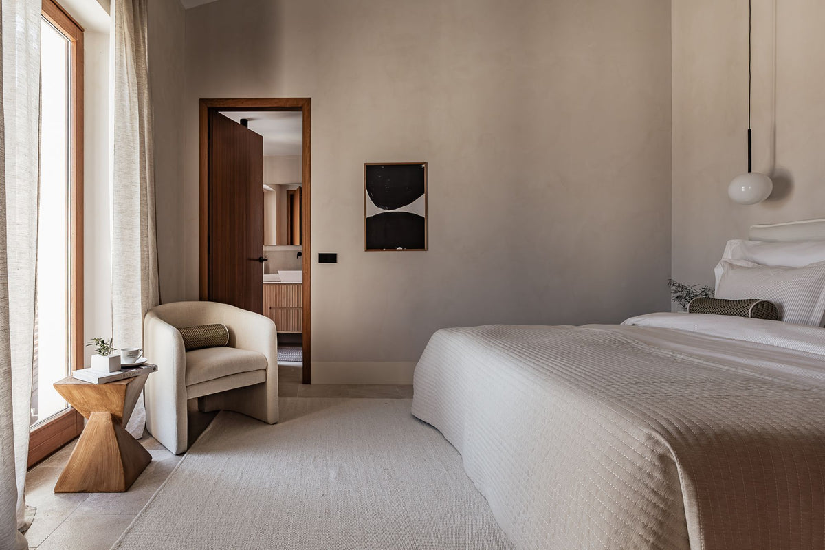How to choose the right bedspread: Size, fabric and cushion layering