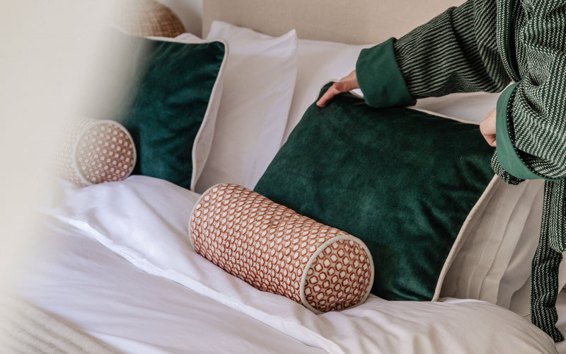 How to Get Yellowed Pillowcases & Bed Sheets White Again?