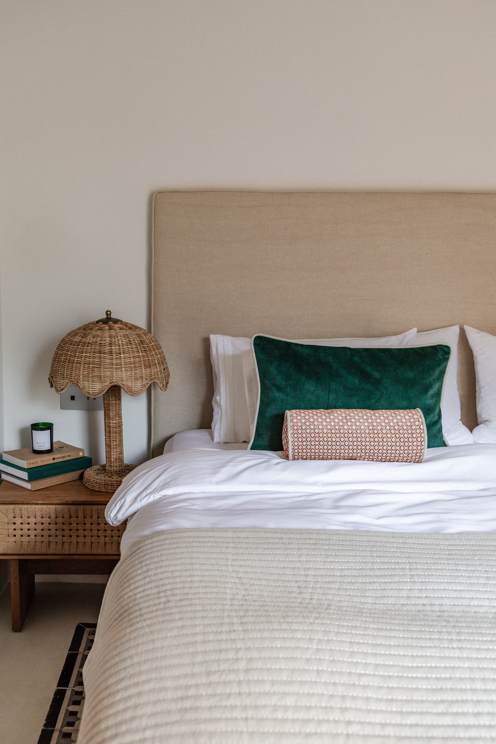 How to Choose the Right Bedspread: Size, Fabric and Cushion Layering