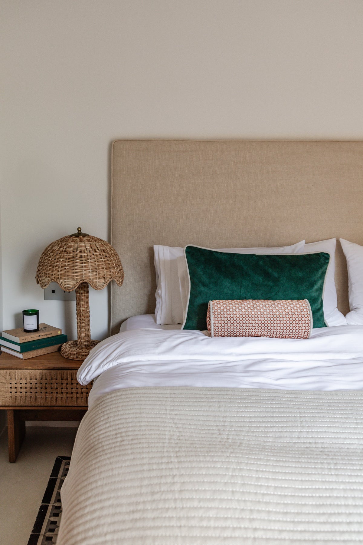 How to Choose the Right Bedspread: Size, Fabric and Cushion Layering