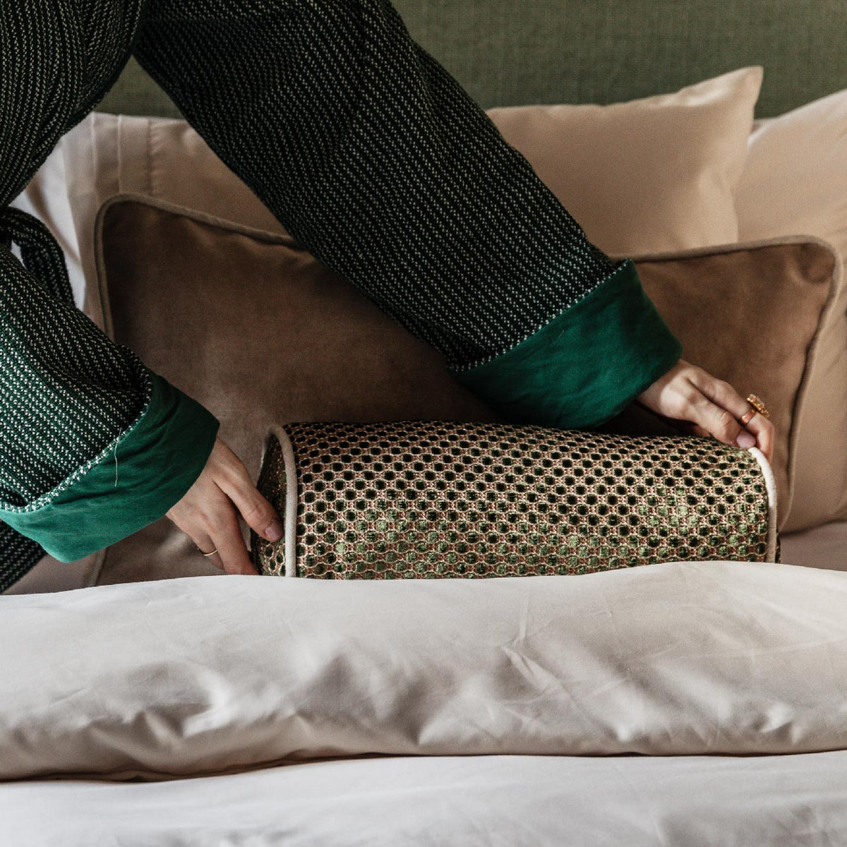 The Decorative Roll Cover Palma - Shimmering Olive Green