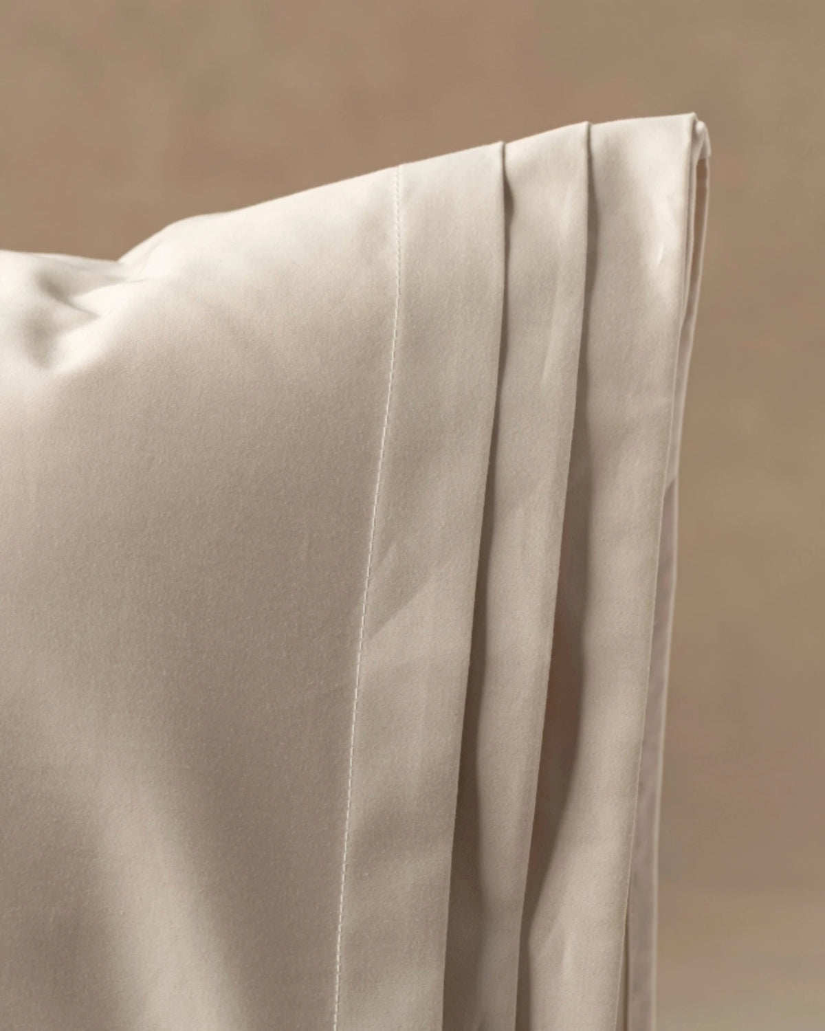 Tailored pleats, hidden closures