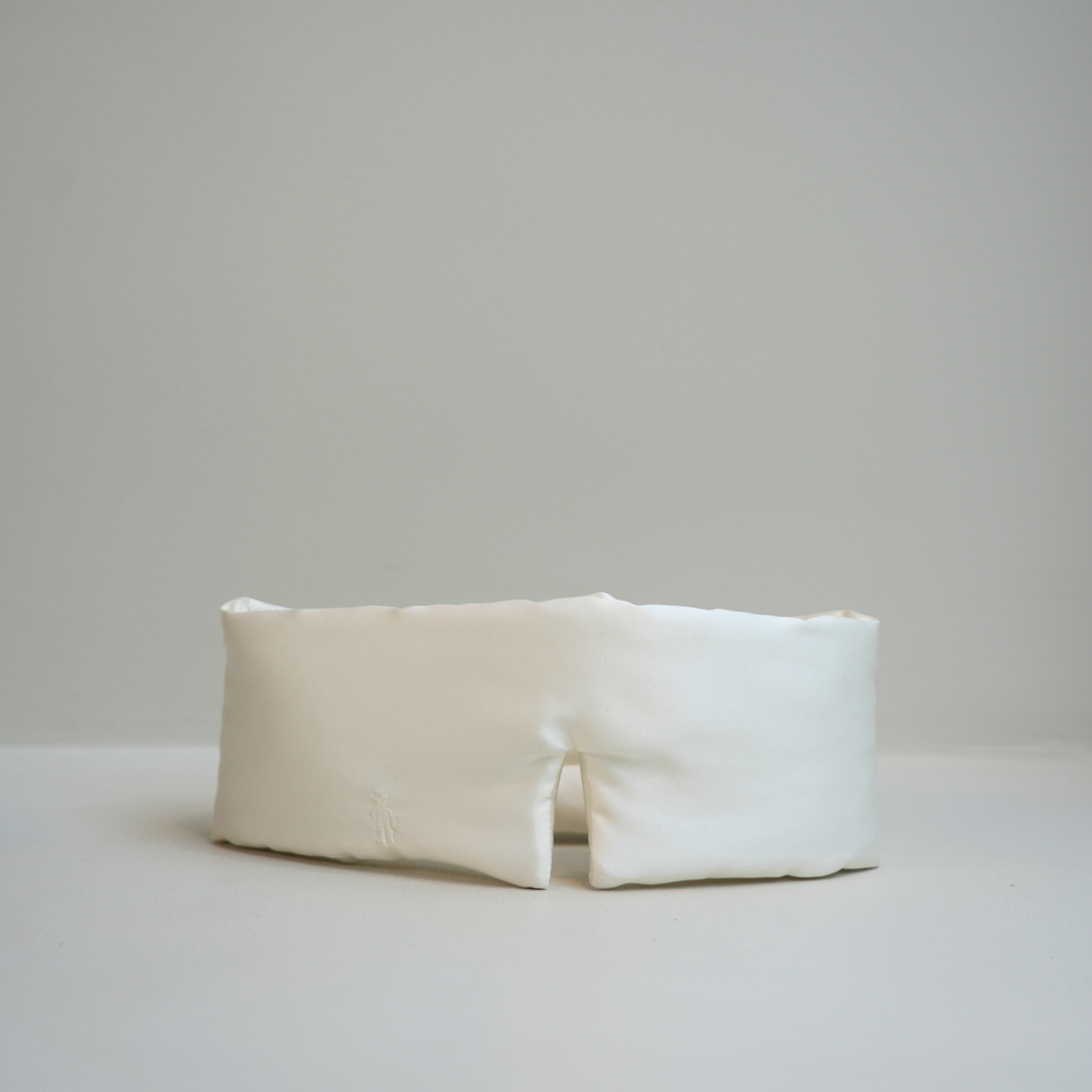 Why You Should Sleep with a Silk Sleep Mask – 5 Key Benefits