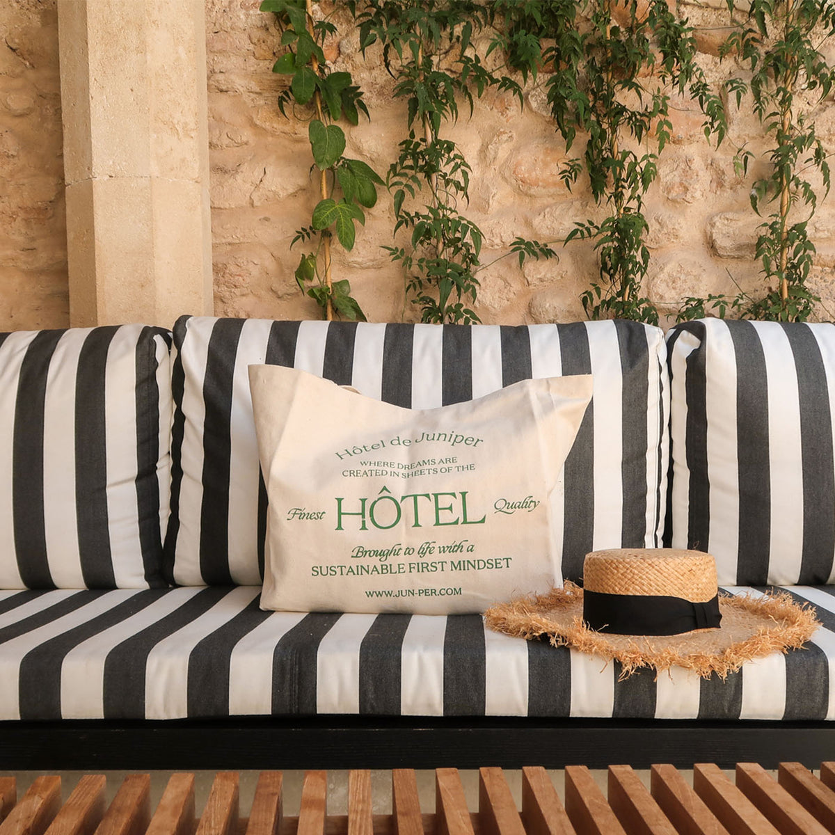 The Hôtel de Juniper Tote