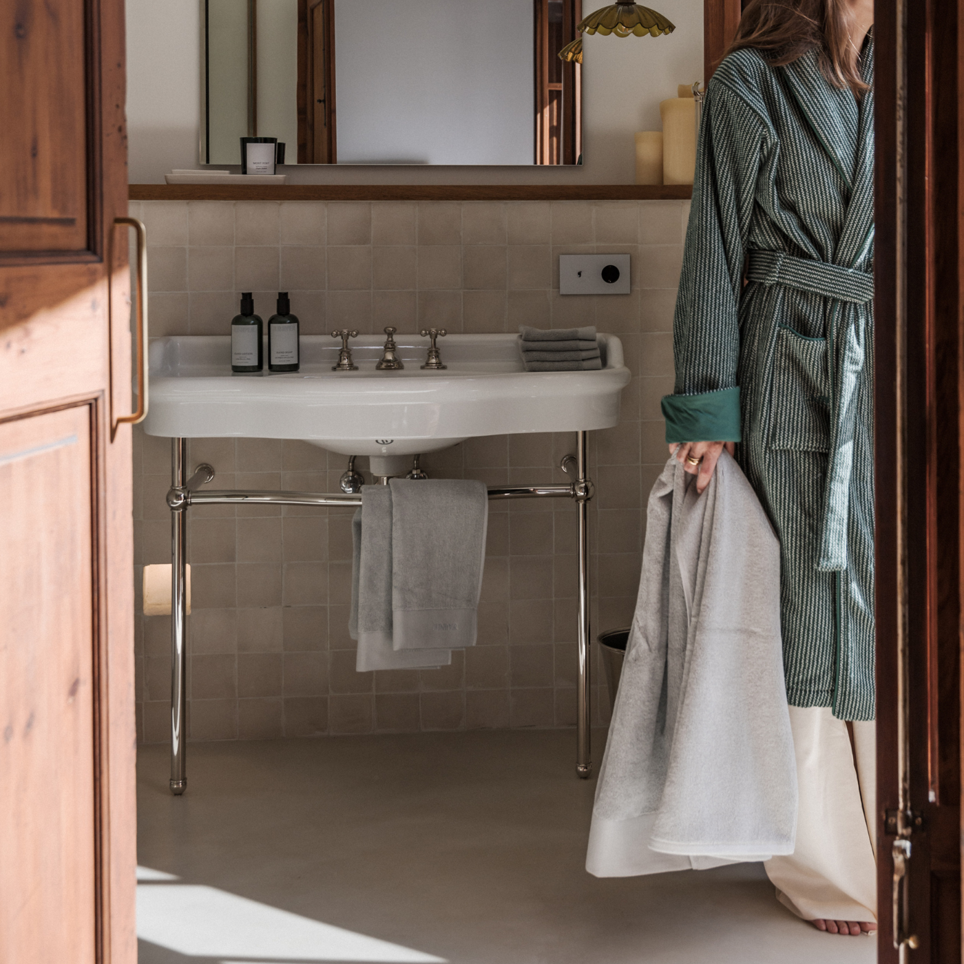 Badhanddukarna - Stone Grey